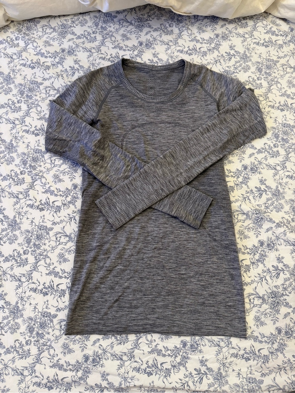 lululemon athletica Gray Heather Long Sleeve Crew